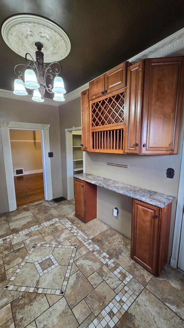 Building Photo - PET FRIENDLY 3 BEDROOM, 2 BATHROOM, DOWNTOWN LOCATION!