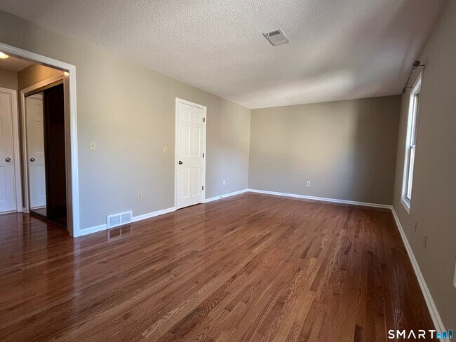 Building Photo - 124 Colonial Hill Dr