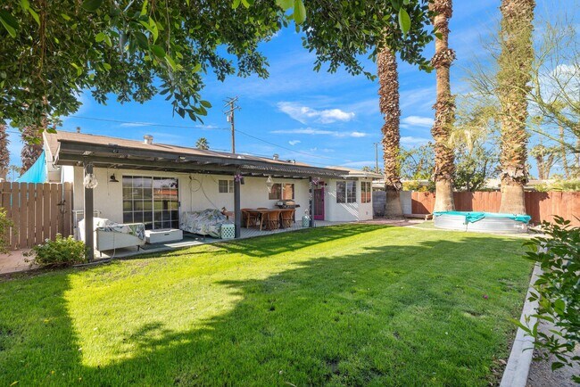 Building Photo - 77590 California Dr