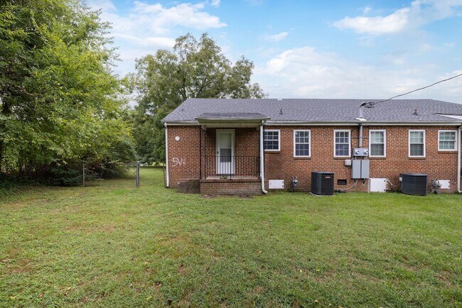 Building Photo - 103/105 Indiana Ln
