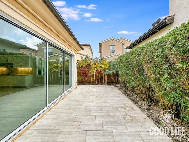 Building Photo - Stunning 3Bd/3.5Ba Home in Irvine w/Large Patio, Modern Design and 2 Master Suites!