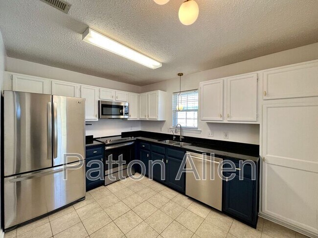 Building Photo - 4606 Breakers Ln