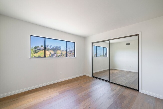 Building Photo - Beautifully Renovated Woodland Hills Home