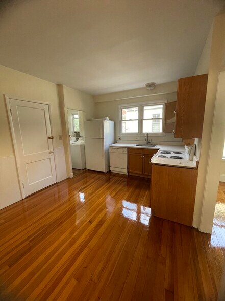 Primary Photo - 17 Egerton Rd