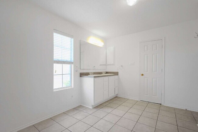 Building Photo - Spacious 4-Bedroom Rental Home in Cibolo, ...