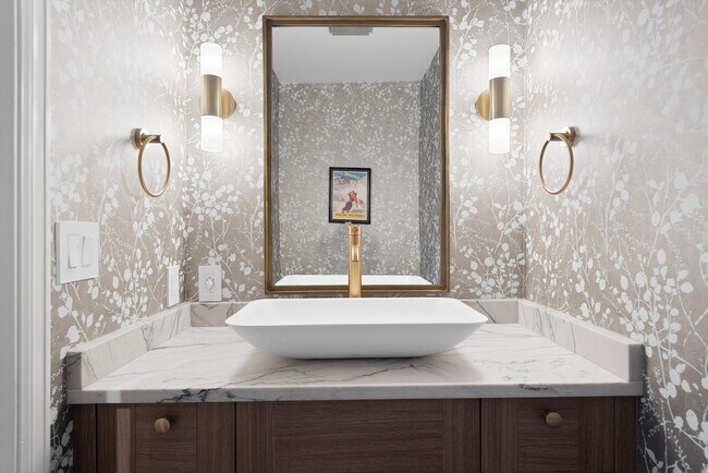 Building Photo - 18 Edgewood Ln