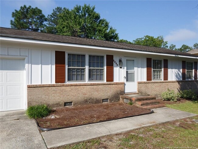 Building Photo - 3249 Glenmore Dr