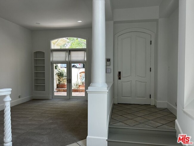 Building Photo - 10515 Oaklawn Rd