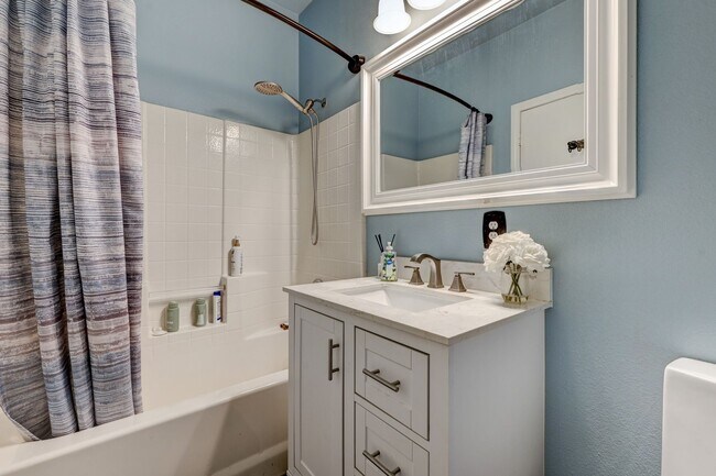Building Photo - Stunning Fully Remodeled 5-Bedroom Home with Private Pool, FREE SOLAR INCLUDED, Huge Loft, Solar ...