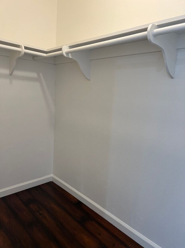 Building Photo - Cabrini 2 bedroom townhome