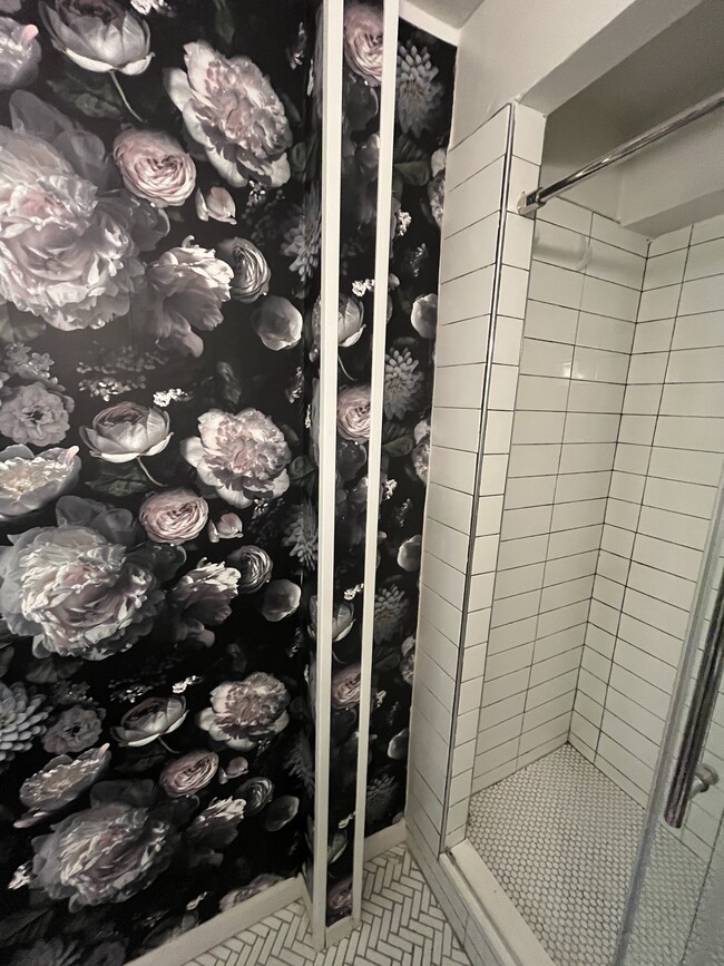 Building Photo - 1061 Clay Ave