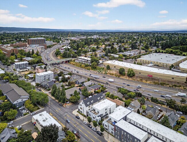 Building Photo - 5635 NE Glisan St