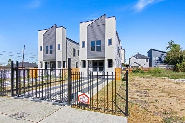 Building Photo - 4805 Paula St