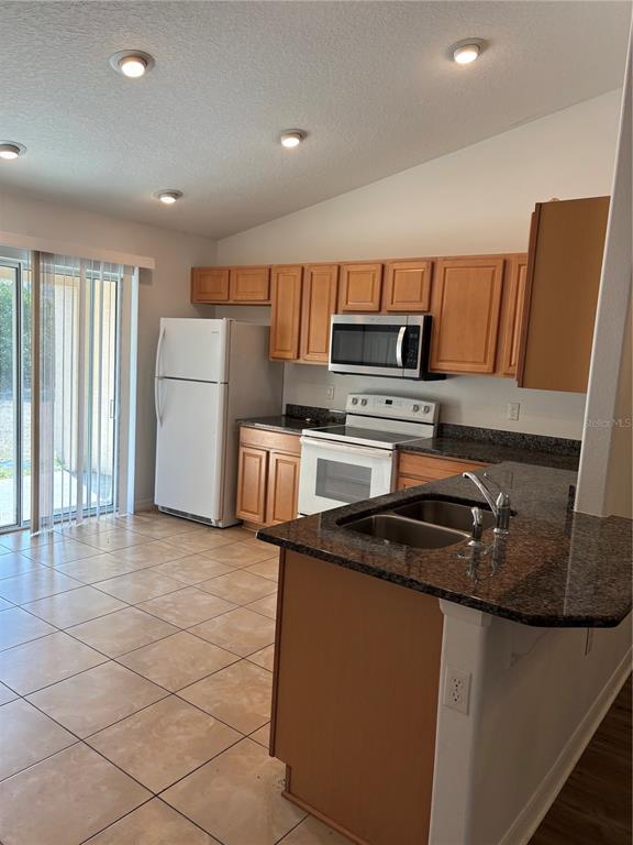 Building Photo - 6 Wood Amber Ln