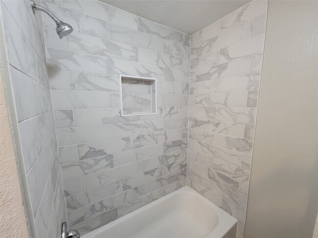 Building Photo - 2205 Velma St