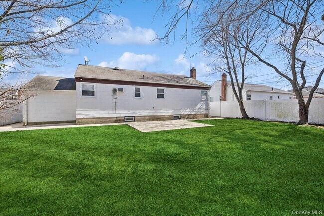 Building Photo - 31 Evelyn Ln