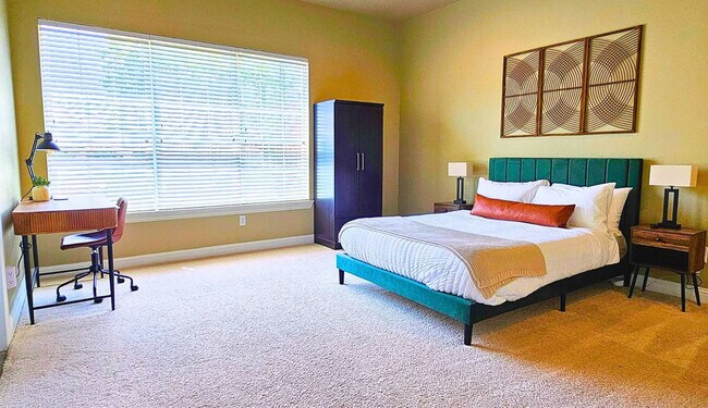 Building Photo - 200 Cove Dr