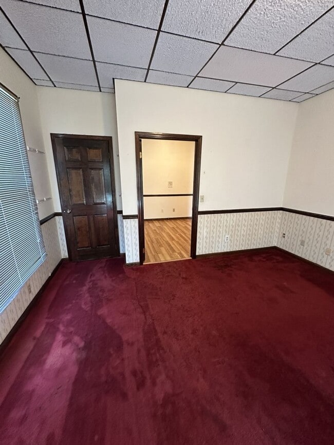 Building Photo - Charming, Light-Filled Retreat with Quiet Comfortable Living