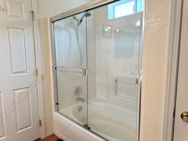 Building Photo - Spacious 3-Bedroom Home with RV Parking & Boat-Deep Garage