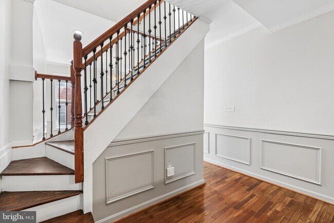 Building Photo - 214 N Madeira St