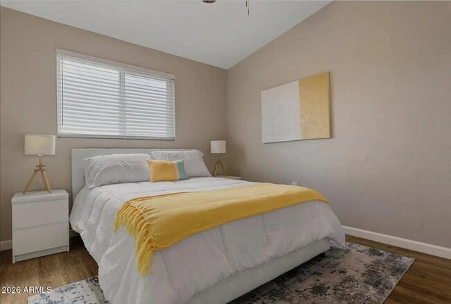 Building Photo - 2012 E Howe Ave