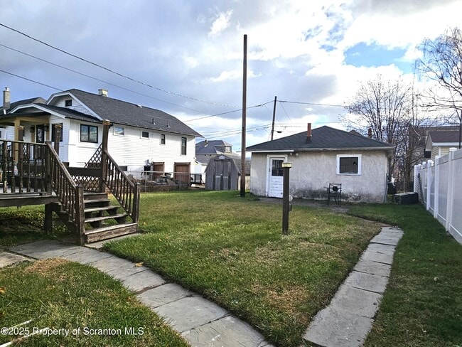 Building Photo - 852 N Rebecca Ave