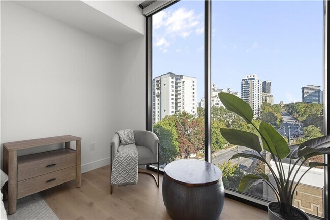 Building Photo - 2425 Peachtree Rd NE