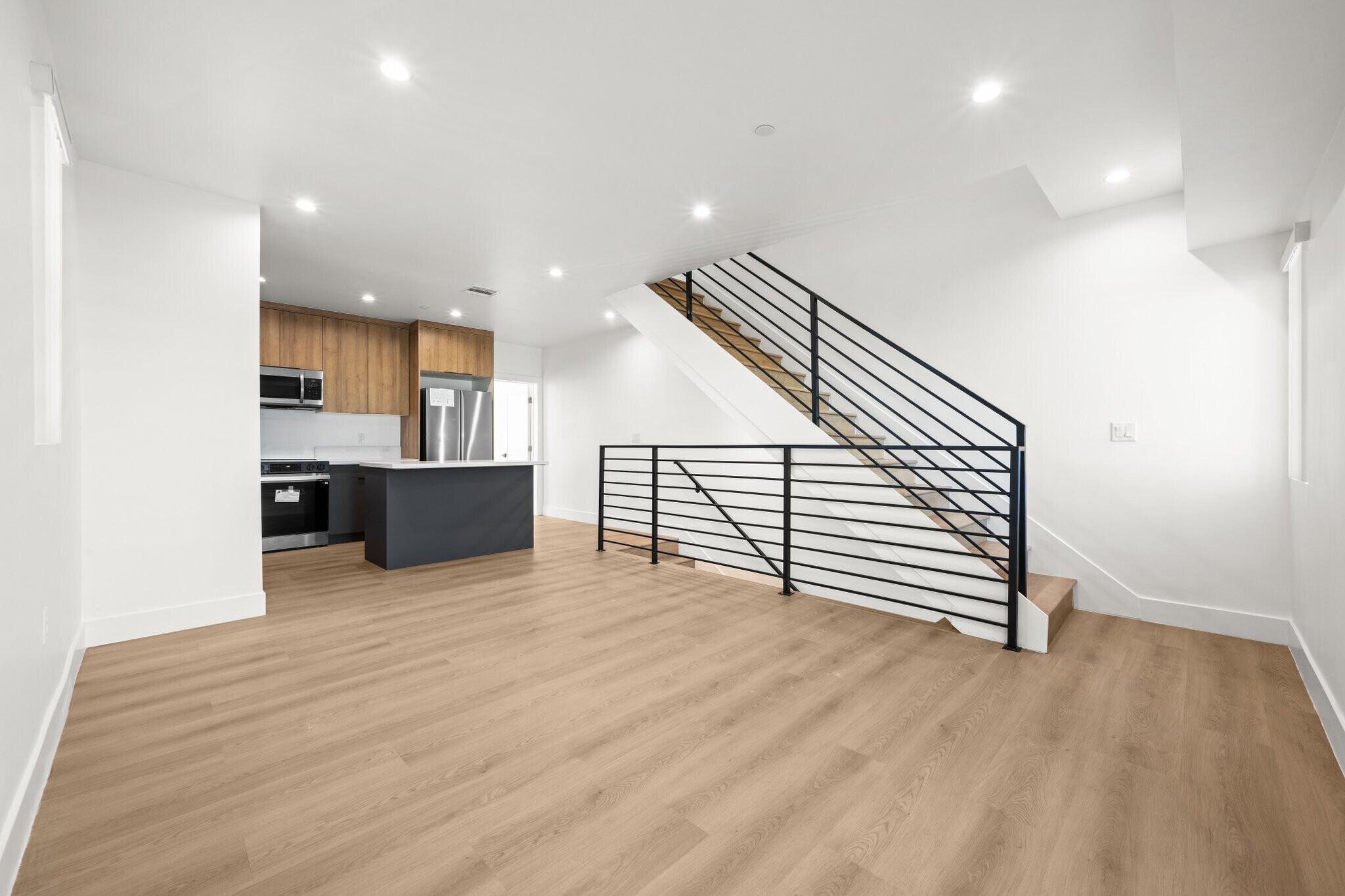 Building Photo - 2000 Hillcrest Dr