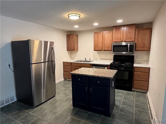 Building Photo - 8587 Caughdenoy Rd