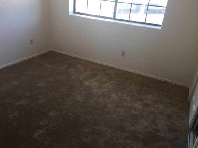 Building Photo - 226 Paseo Montura