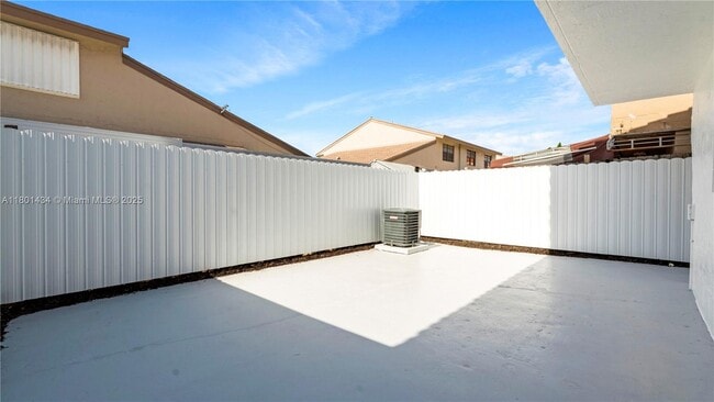Building Photo - 2412 W 54th Pl