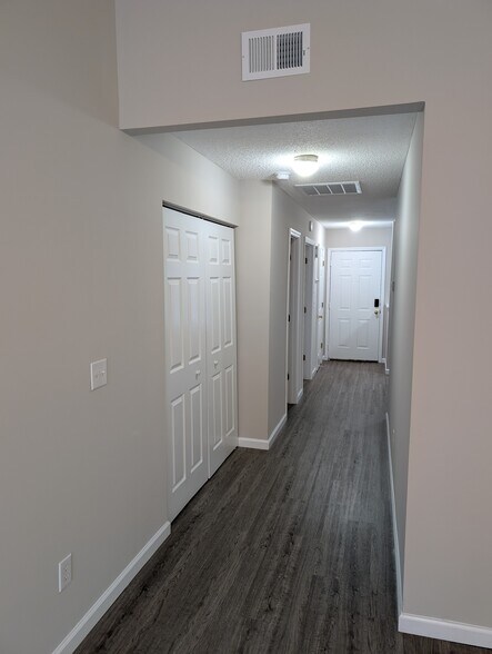 Building Photo - 1381 Pinnacle Ln