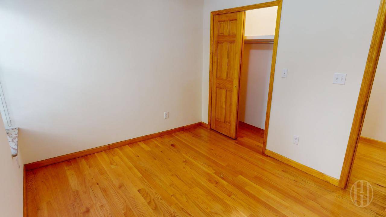 Building Photo - 400 E 78th St