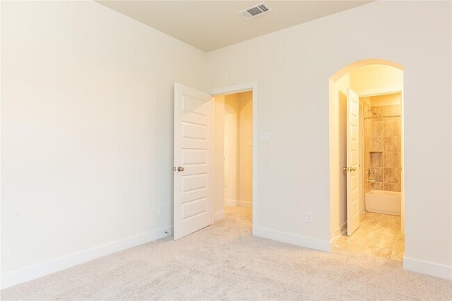 Building Photo - 30031 Aralia Dr