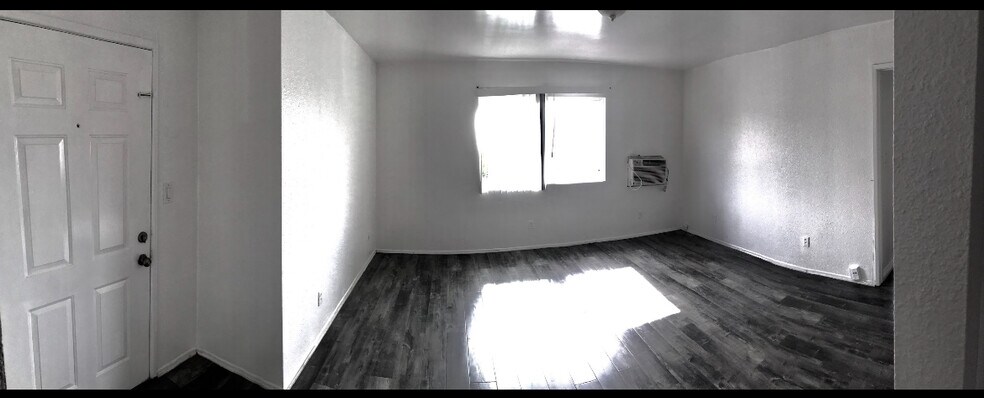 Primary Photo - 5660 Case Ave