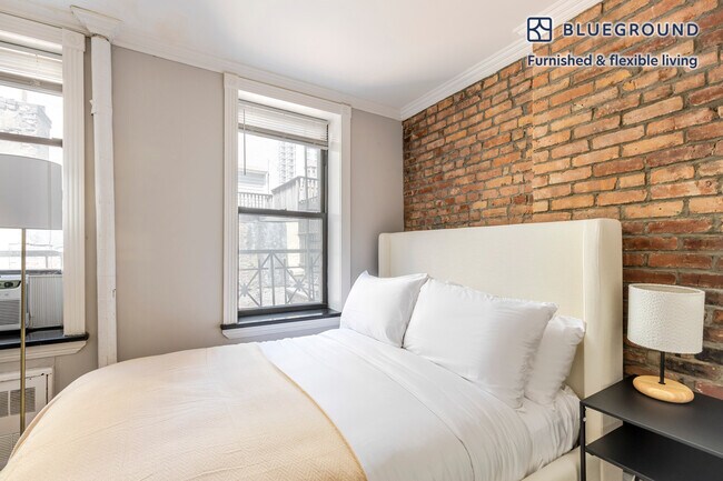 Building Photo - 1373 1st Ave