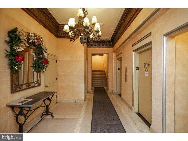 Building Photo - 2031 Locust St