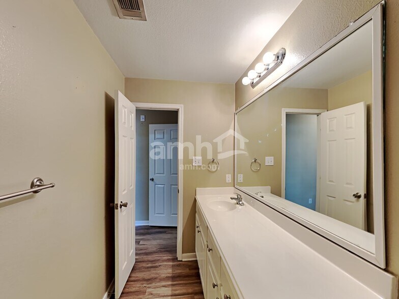Building Photo - 4114 Medina River Ct