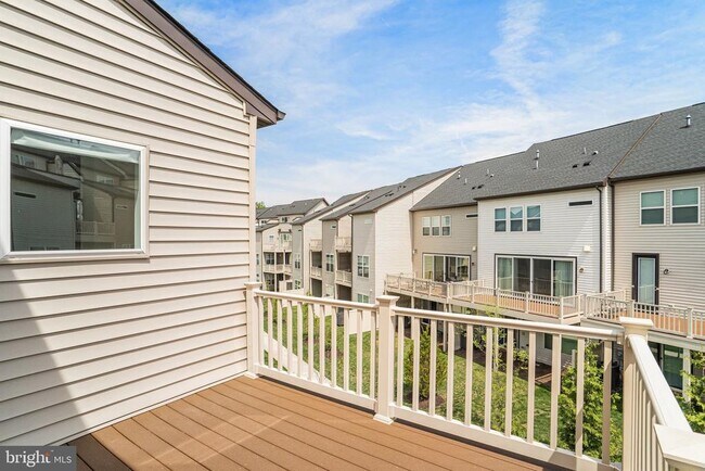 Building Photo - 4975 Longmire Wy