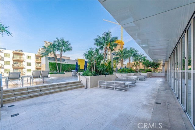 Building Photo - 1050 S Grand Ave