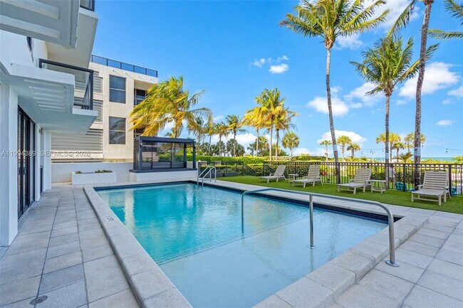 Building Photo - 5845 Collins Ave