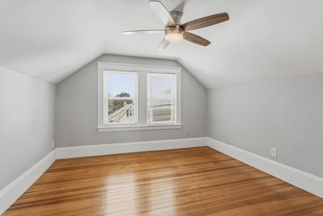 Building Photo - 452 Quarry St
