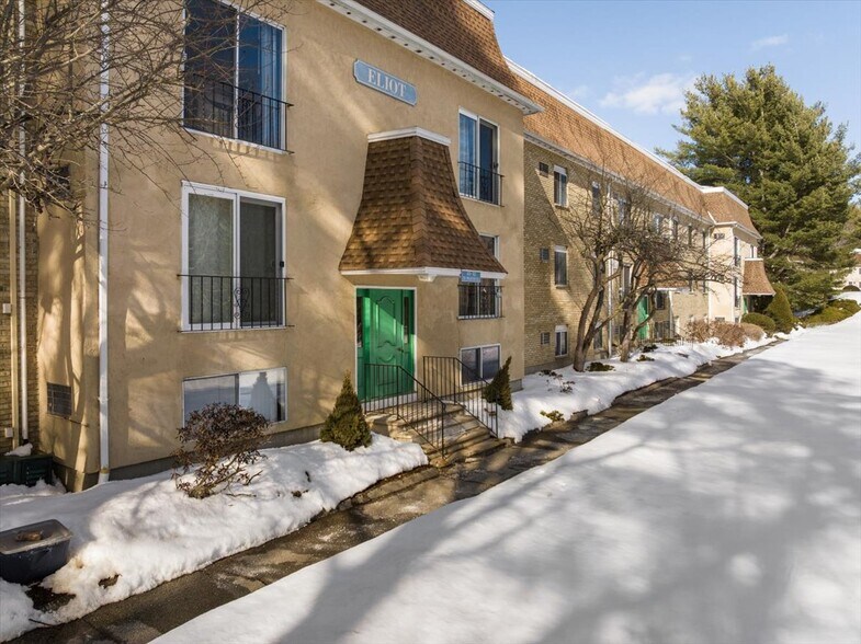 Building Photo - 176 Swanson Rd