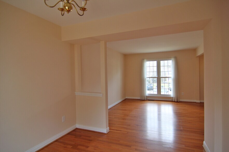 Building Photo - 6148 Martins Landing Ct