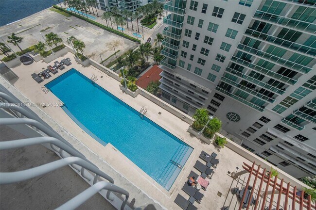 Building Photo - 1200 Brickell Bay Dr