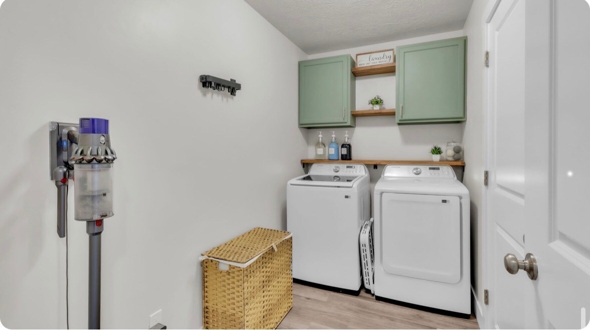 Laundry Room - 45 E 970 N