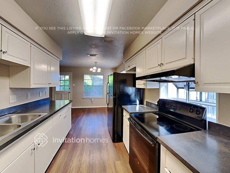 Building Photo - 506 Willow Cir