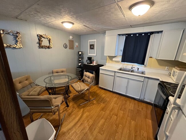 Building Photo - 3748 Swenson Ave