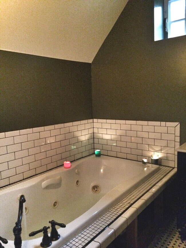 Building Photo - 3209 W Fairview Pl