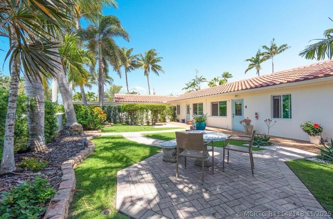 Building Photo - 11 Tropical Dr